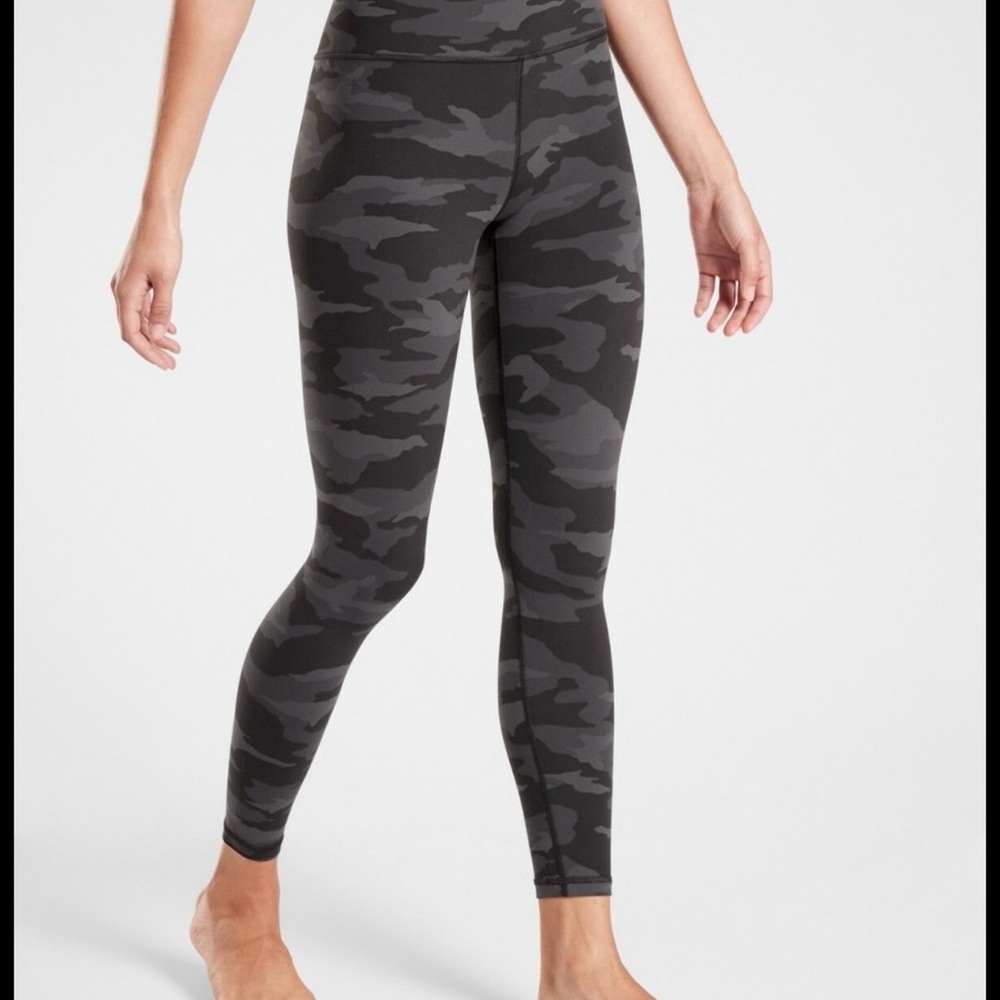 Athleta Camo Leggings SZ M High Rise Athletic